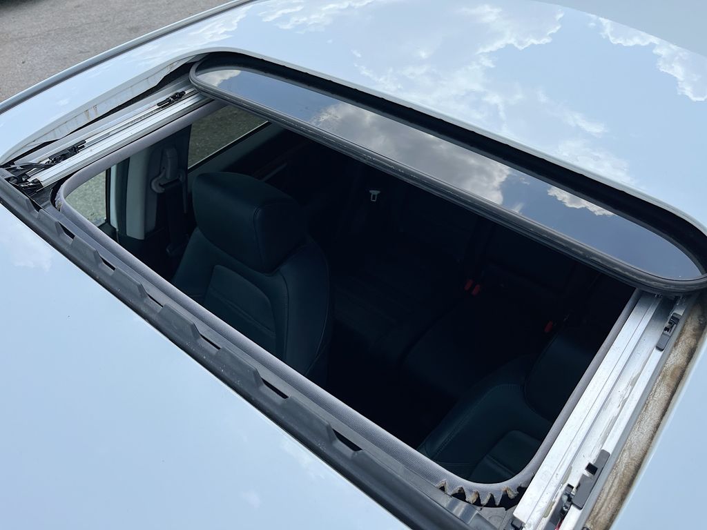 2022 Honda CR-V EX-L White at North Houston Mitsubishi