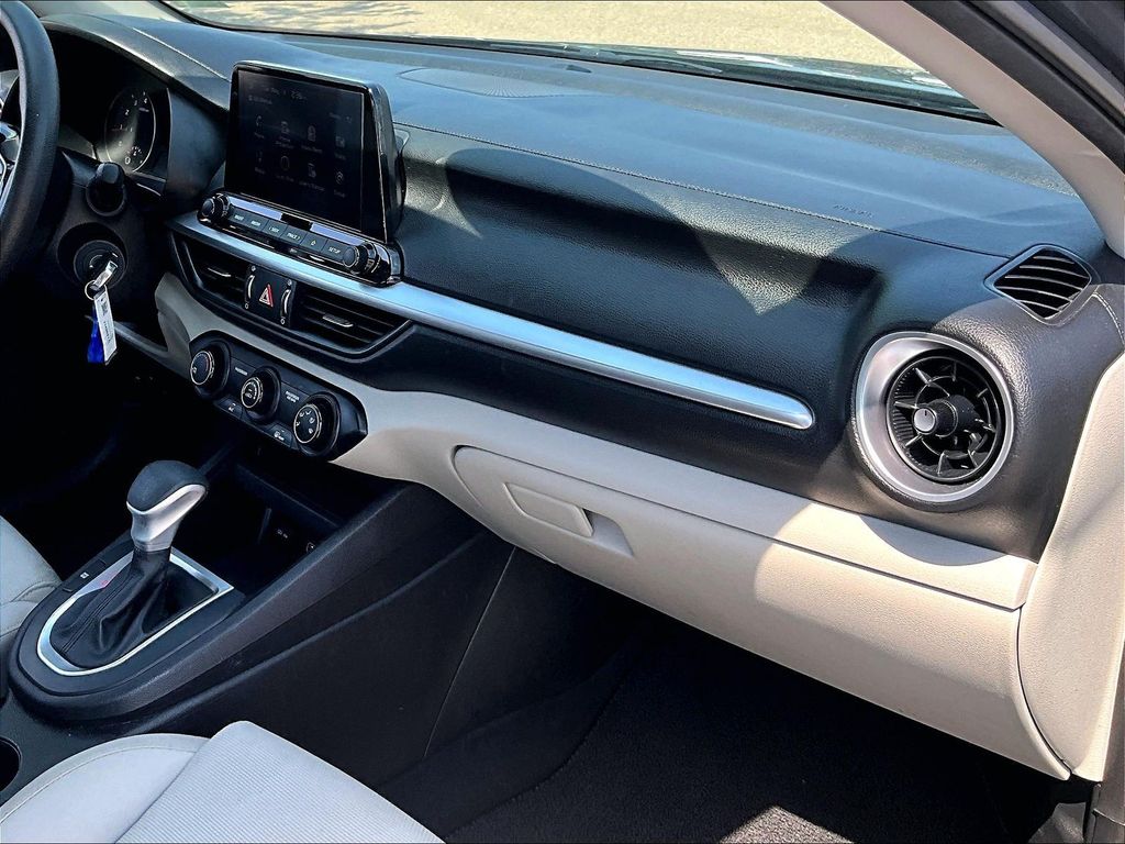 2023 Kia Forte — photo 14