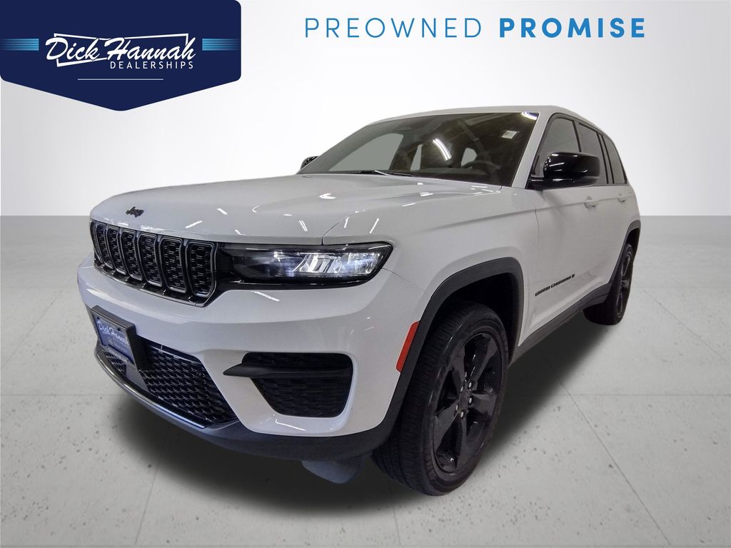 Bright White Clearcoat 2023 Jeep Grand Cherokee SUV / Crossover Four-Wheel Drive 8-Speed Automatic