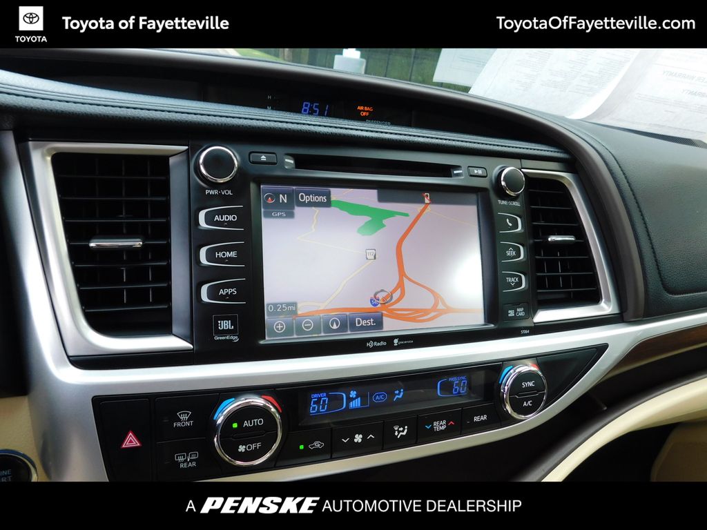 2015 Toyota Highlander Limited 10