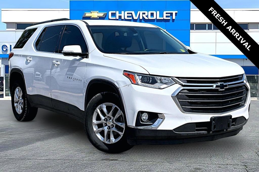 Summit White 2019 Chevrolet Traverse SUV / Crossover Front-Wheel Drive 9-Speed Automatic