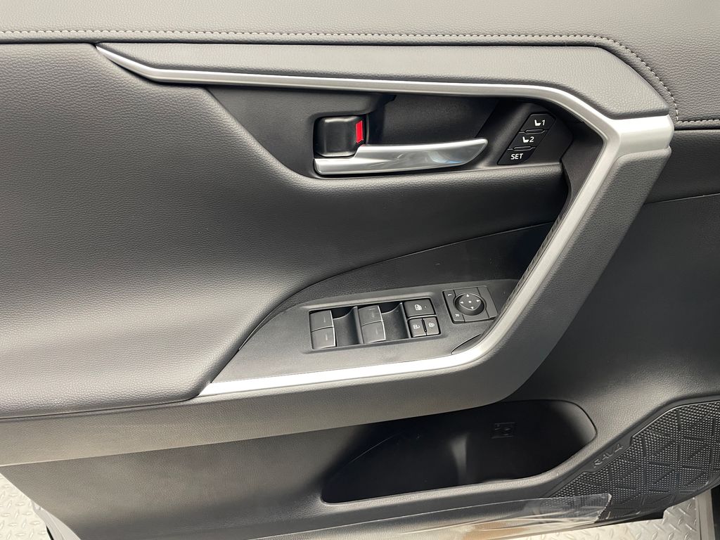 Thumbnail: 2025 Toyota RAV4 - 10