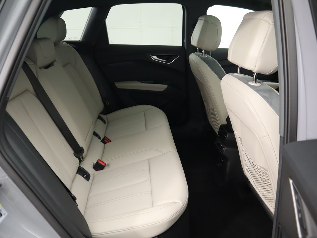 2025 Audi Q4 e-tron  24
