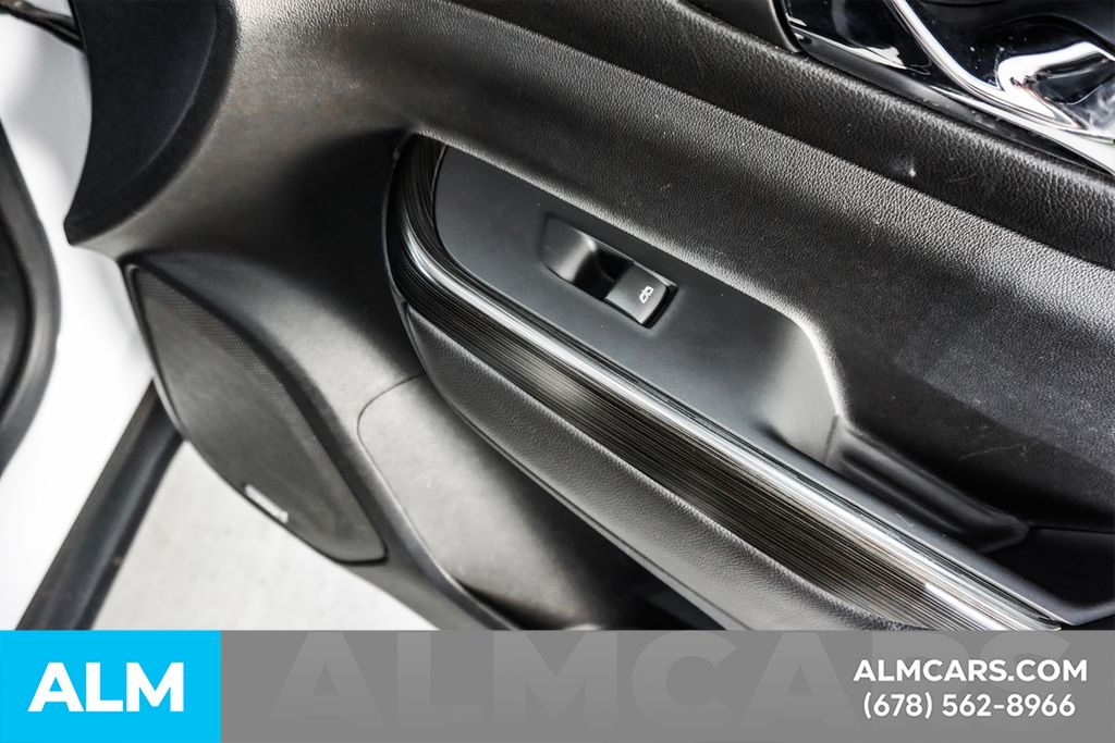 Used 2023 White GMC SLT image 47