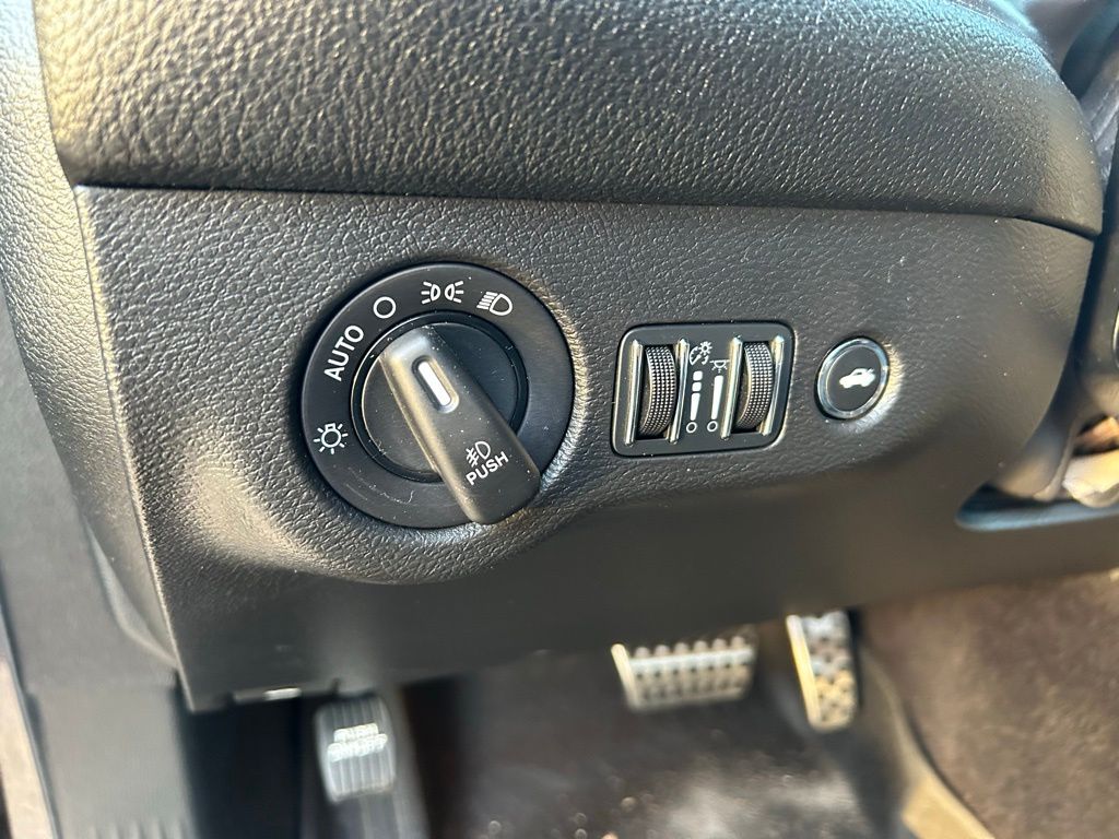 Thumbnail: 2017 Dodge Challenger - 18