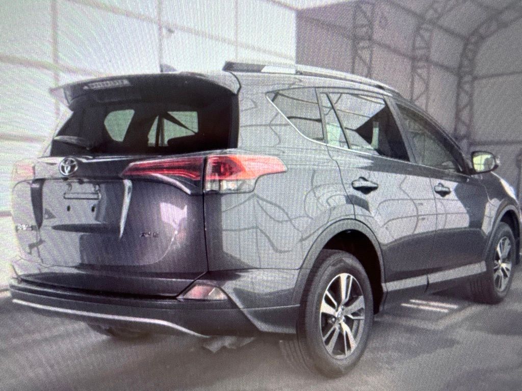2018 Toyota RAV4 XLE - 1