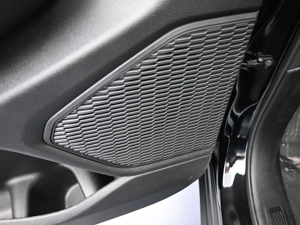 New 2025 Diamond Black Crystal Pearlcoat Jeep Limited image 15