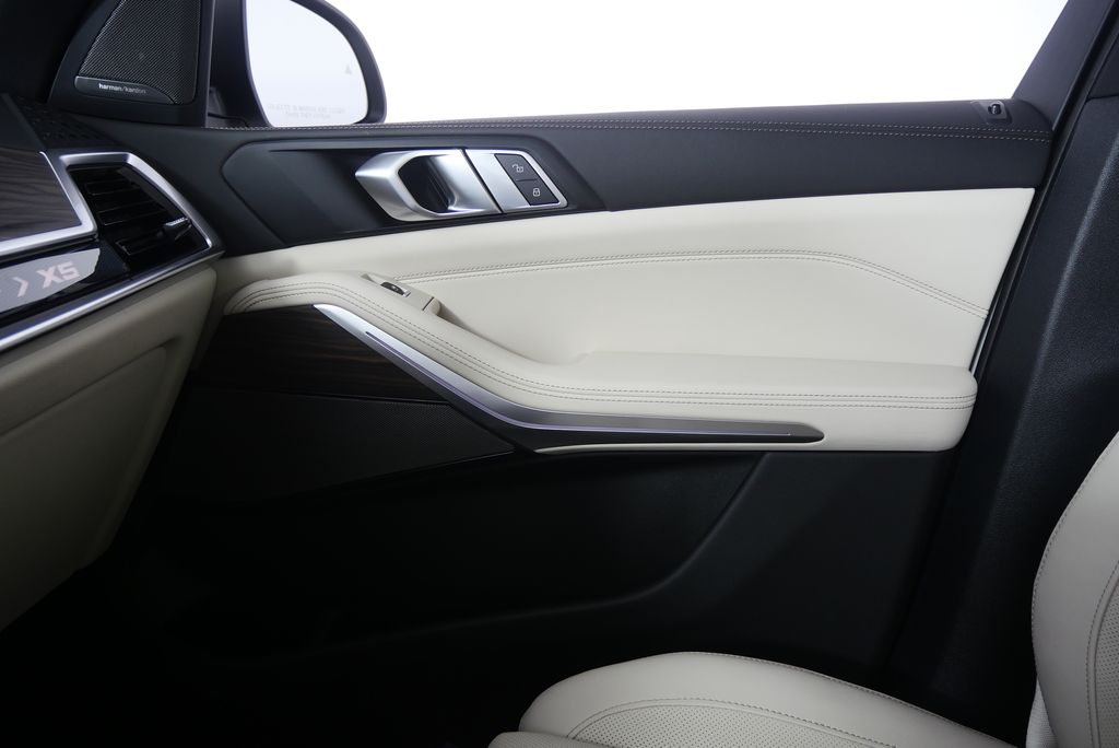 Thumbnail: 2026 BMW X5 - 24