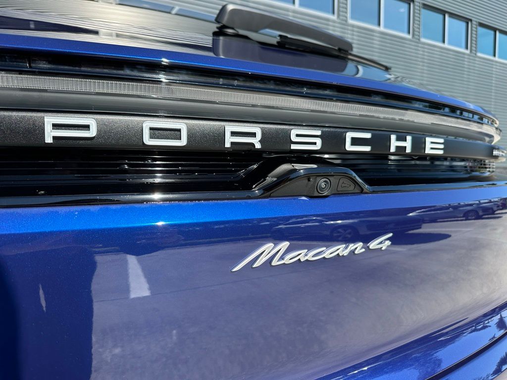 Thumbnail: 2024 Porsche Macan - 14