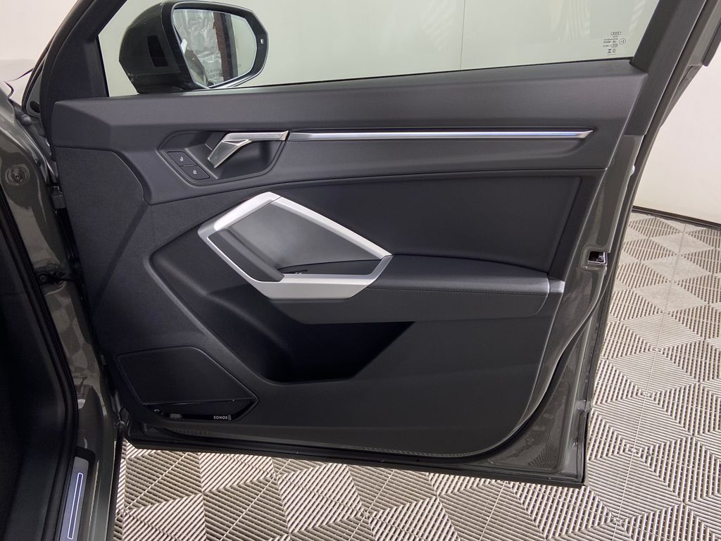 Thumbnail: 2025 Audi Q3 - 27