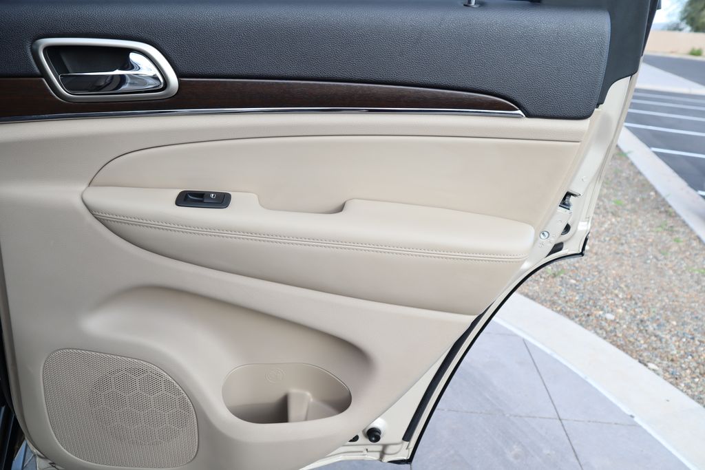 Thumbnail: 2015 Jeep Grand Cherokee - 26