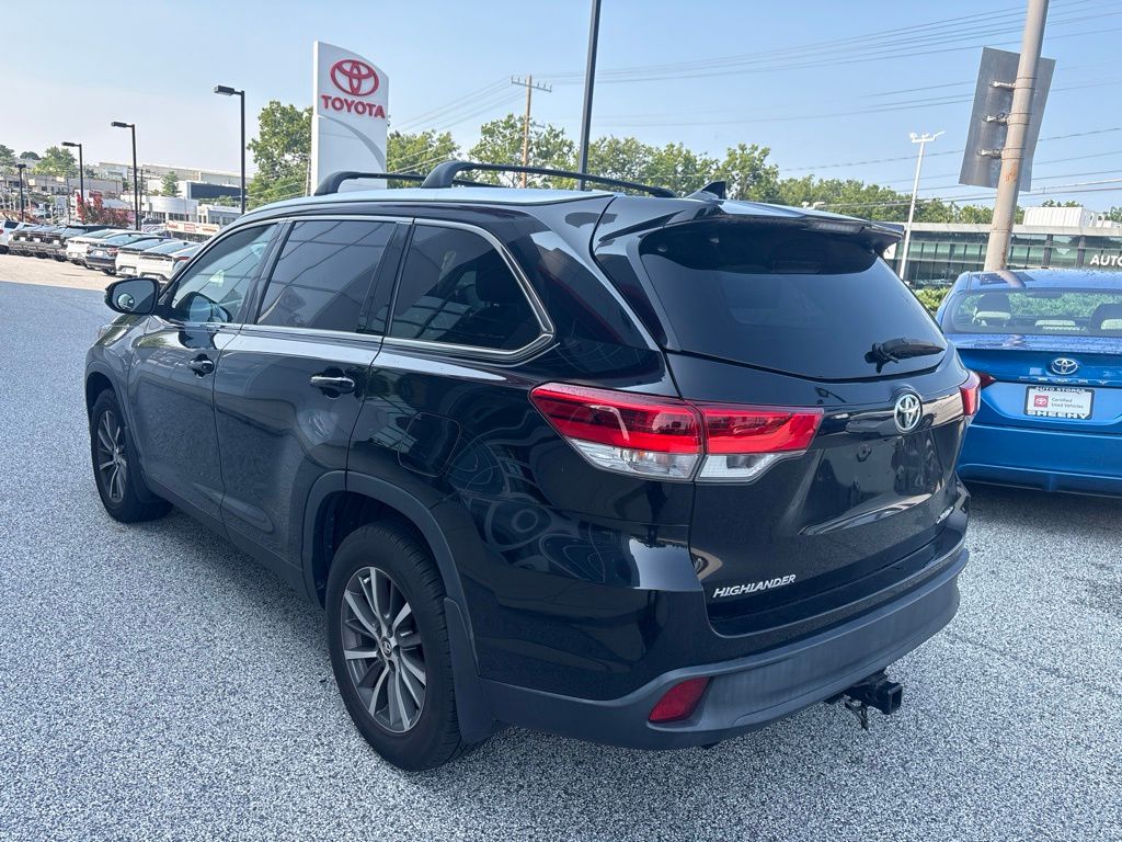 Used 2019 Black Toyota XLE image 5