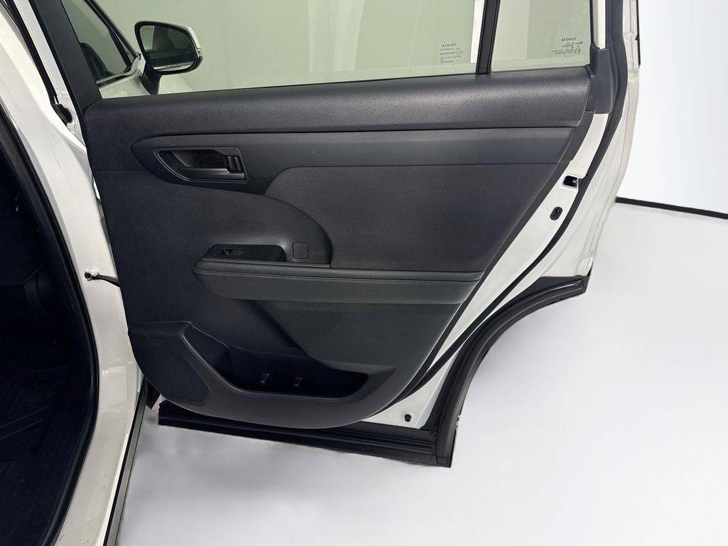 Thumbnail: 2021 Toyota Highlander - 28