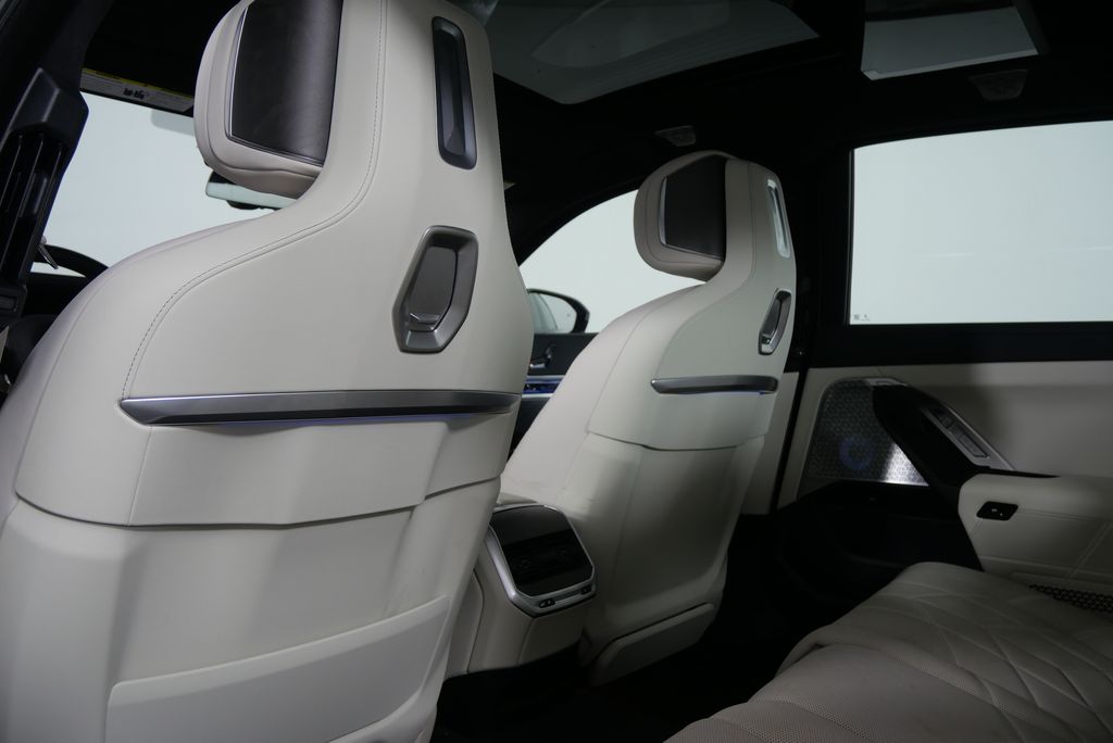 2023 BMW i7 xDrive60 16