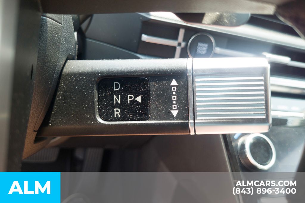 Used 2025 White Hyundai SEL image 14