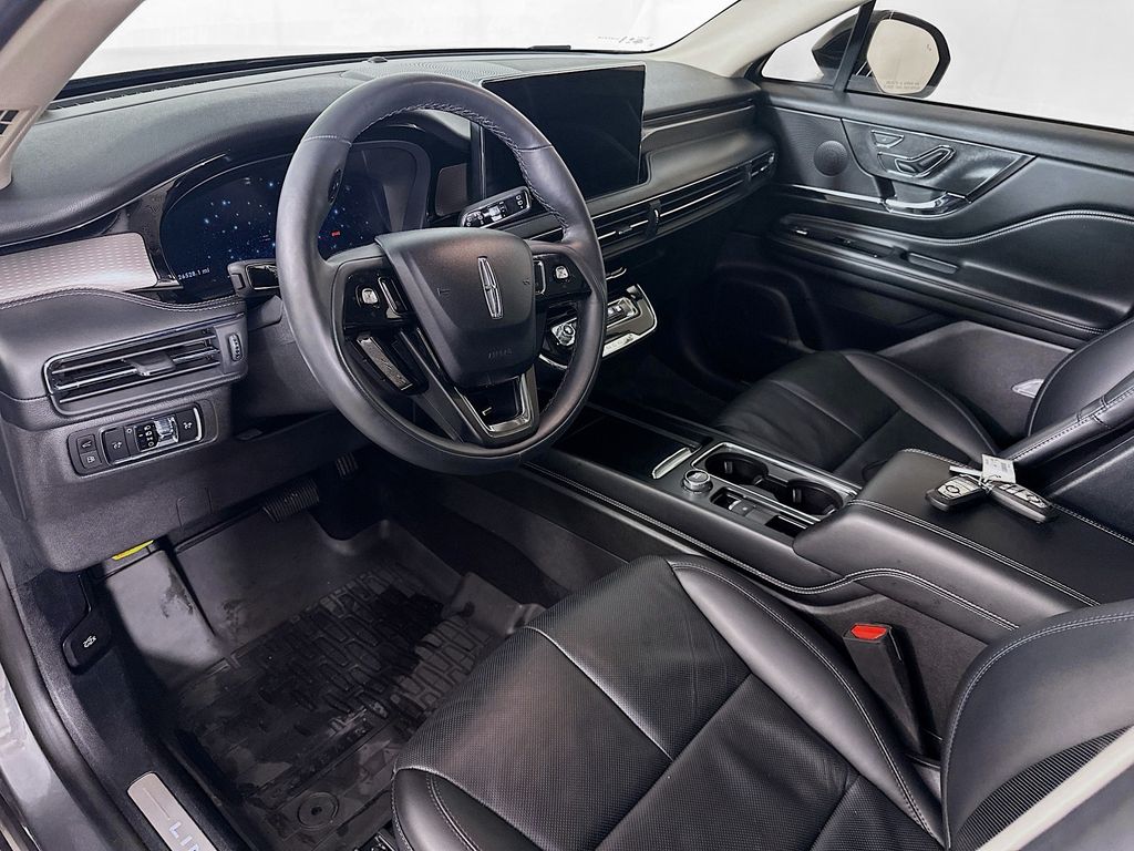 Used 2023 Gray Lincoln Grand Touring image 30