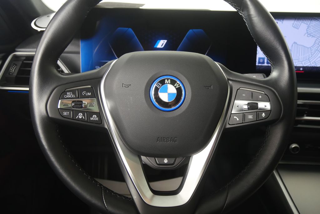 Thumbnail: 2023 BMW i4 - 18