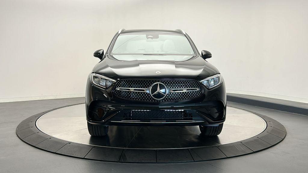 2024 Mercedes-Benz GLC 300 2