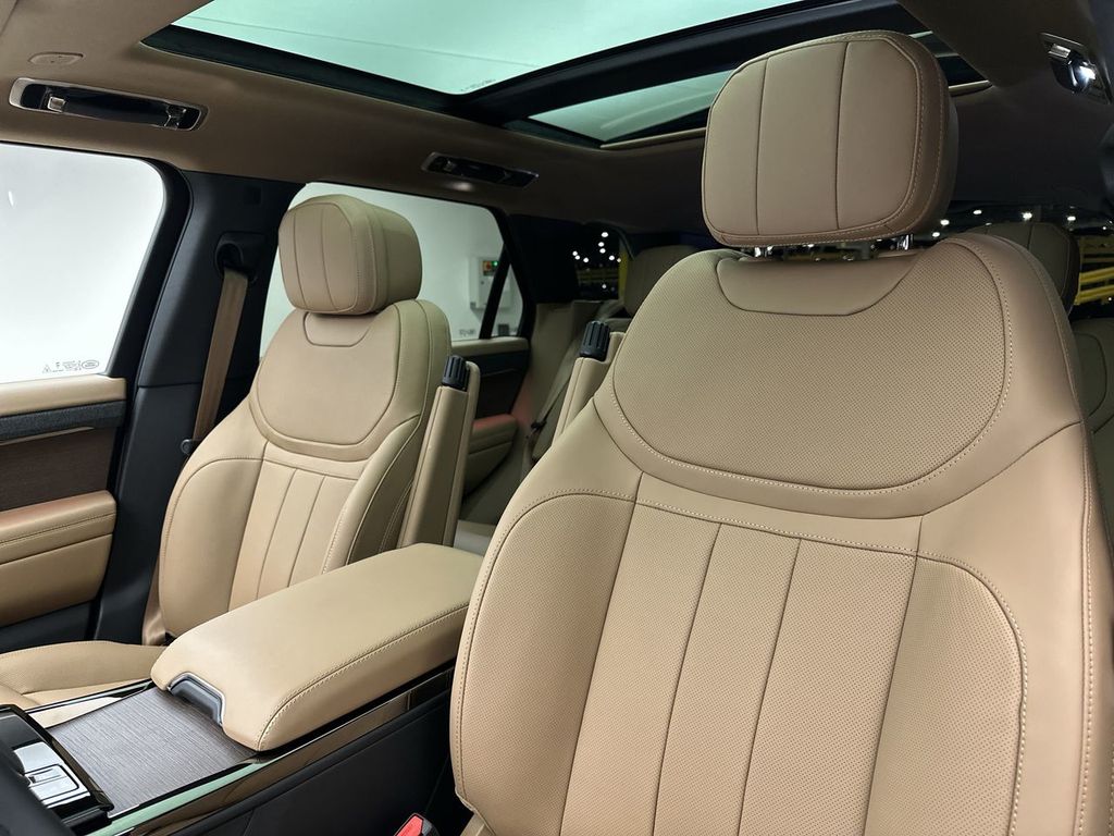 Thumbnail: 2024 Land Rover Range Rover Sport - 15
