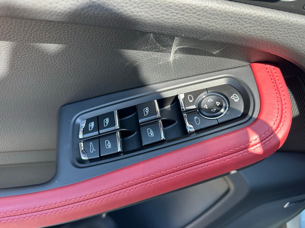 Thumbnail: 2026 Porsche Macan - 21