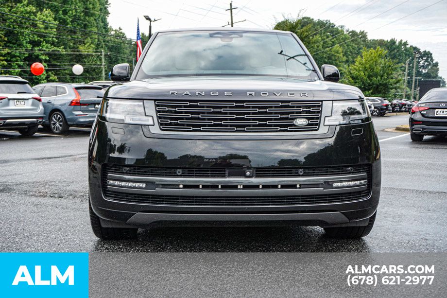 Used 2025 Black Land Rover SE image 9