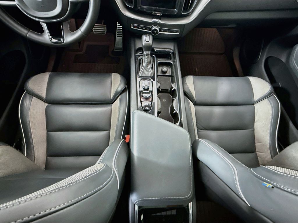 Thumbnail: 2021 Volvo XC60 - 16