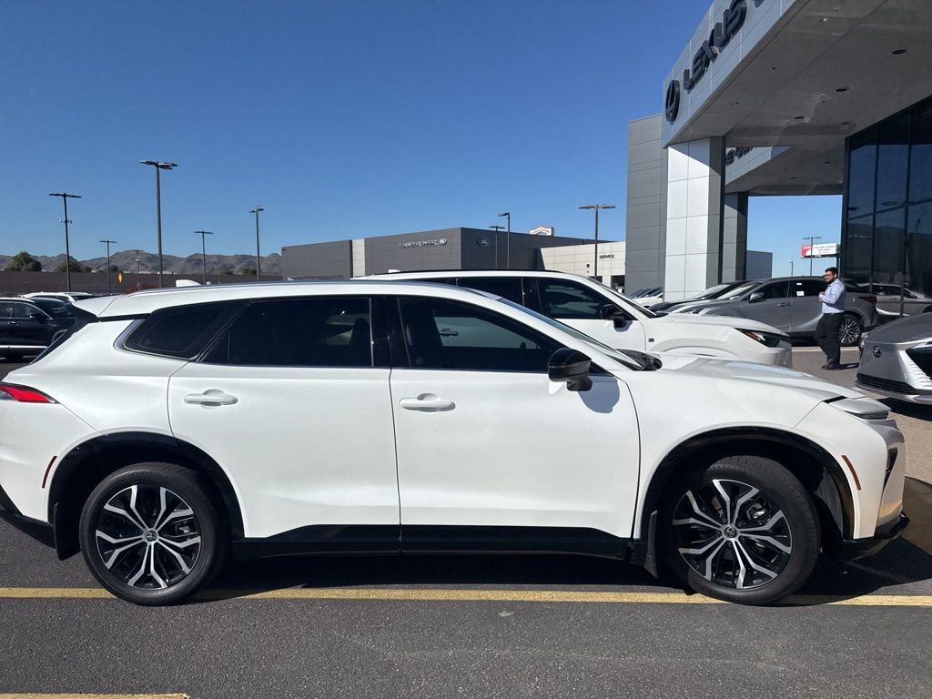 Thumbnail: 2025 Toyota Crown Signia - 7