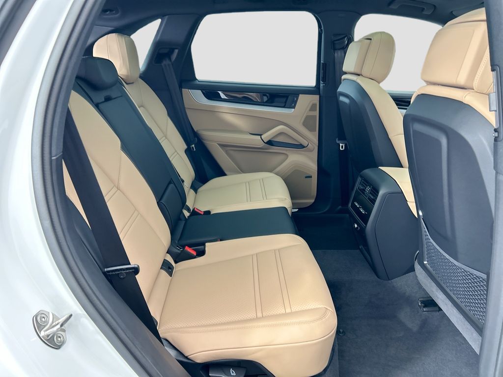 Thumbnail: 2026 Porsche Cayenne - 23