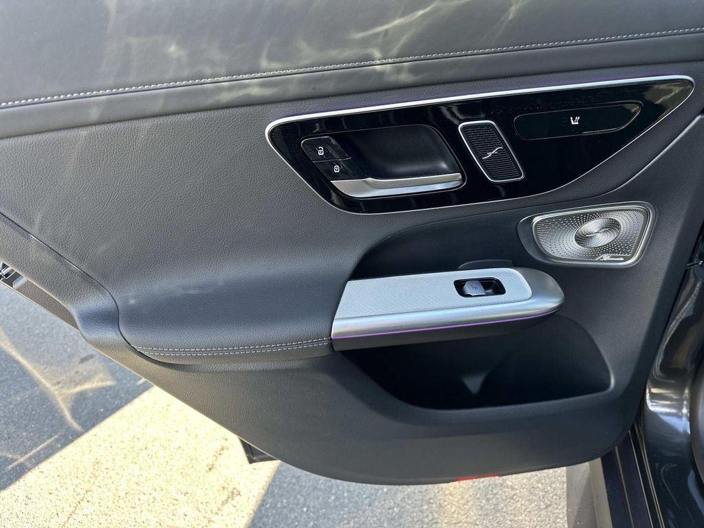 Thumbnail: 2025 Mercedes-Benz GLC - 27