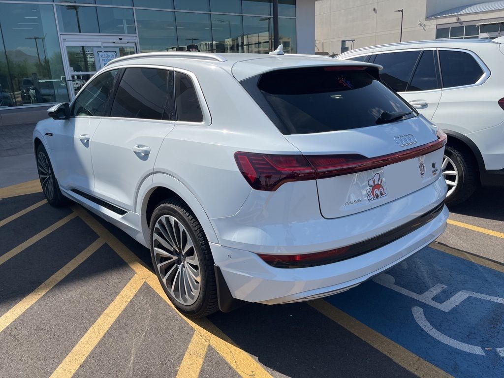Thumbnail: 2019 Audi e-tron - 6