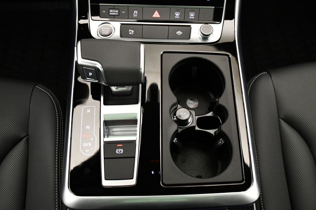 Thumbnail: 2025 Audi Q8 - 30