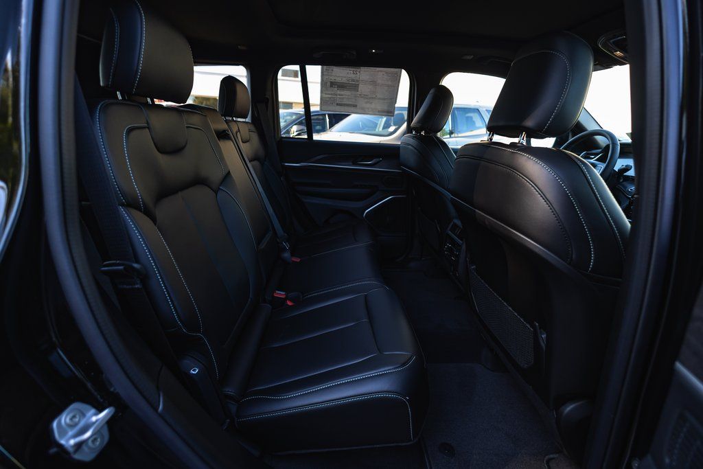 2025 Jeep Grand Cherokee Limited thumbnail 29