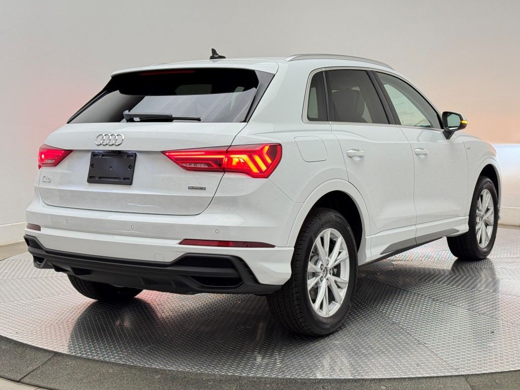 Thumbnail: 2025 Audi Q3 - 9