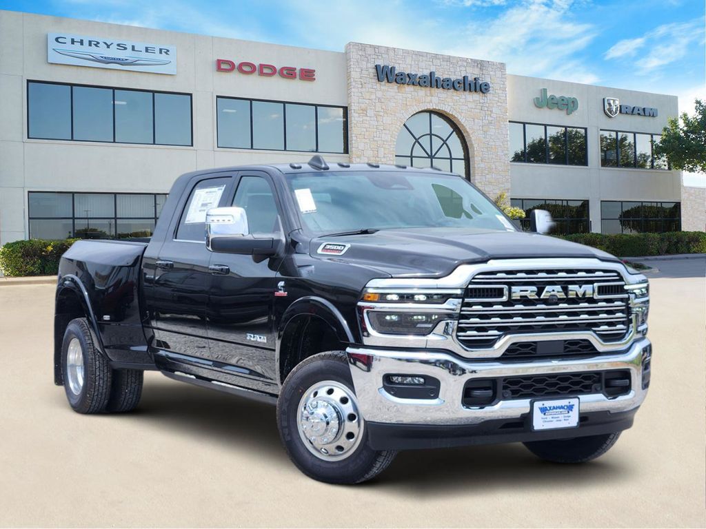 Diamond Black Crystal Pearlcoat 2026 RAM 3500 Pickup Truck Four-Wheel Drive 8-Speed Automatic