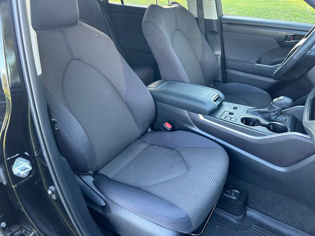 2024 Toyota Highlander LE 15