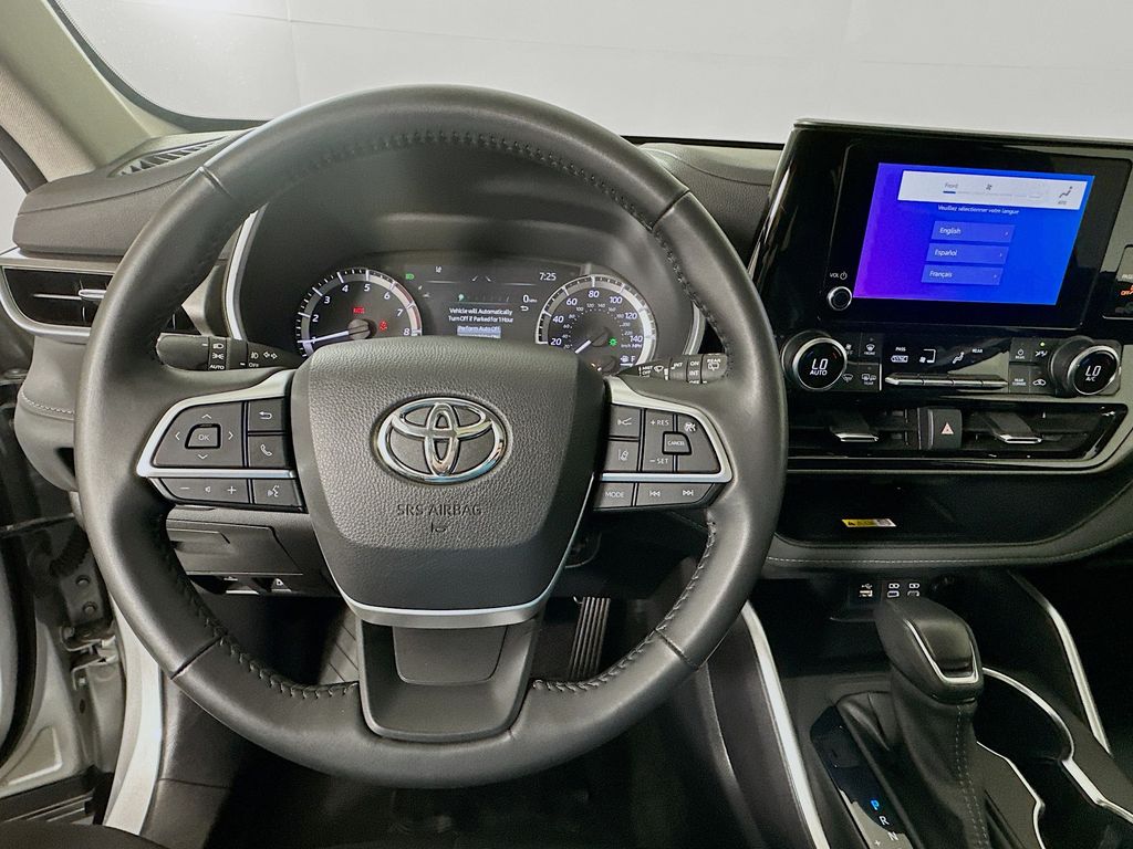 Thumbnail: 2024 Toyota Highlander - 11