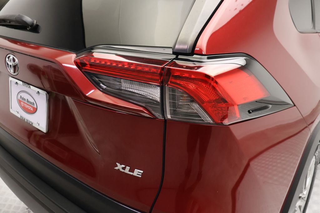 Thumbnail: 2021 Toyota RAV4 - 9