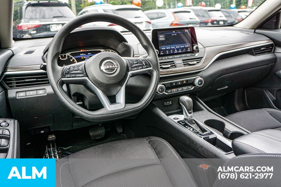 Used 2025 White Nissan 2.5 SV image 26