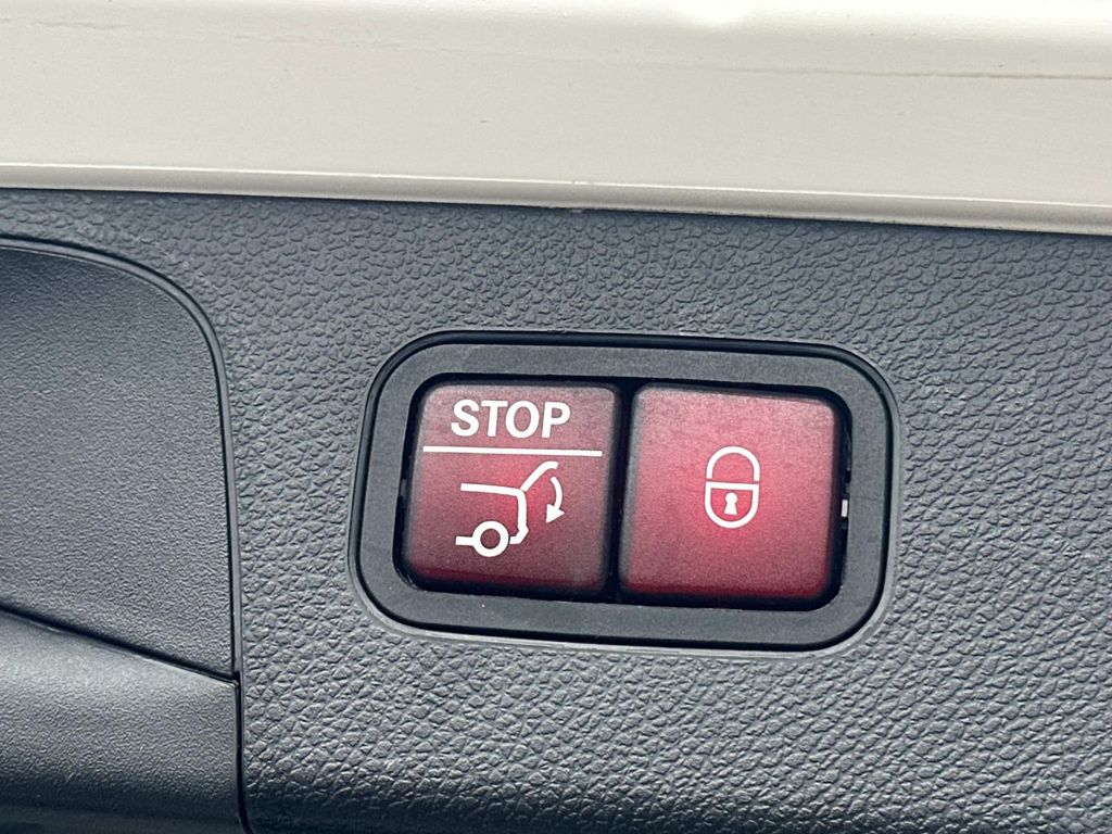 Thumbnail: 2018 Mercedes-Benz GLC - 25