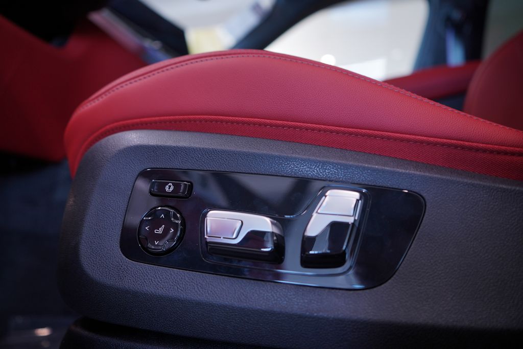 Thumbnail: 2026 BMW XM - 19