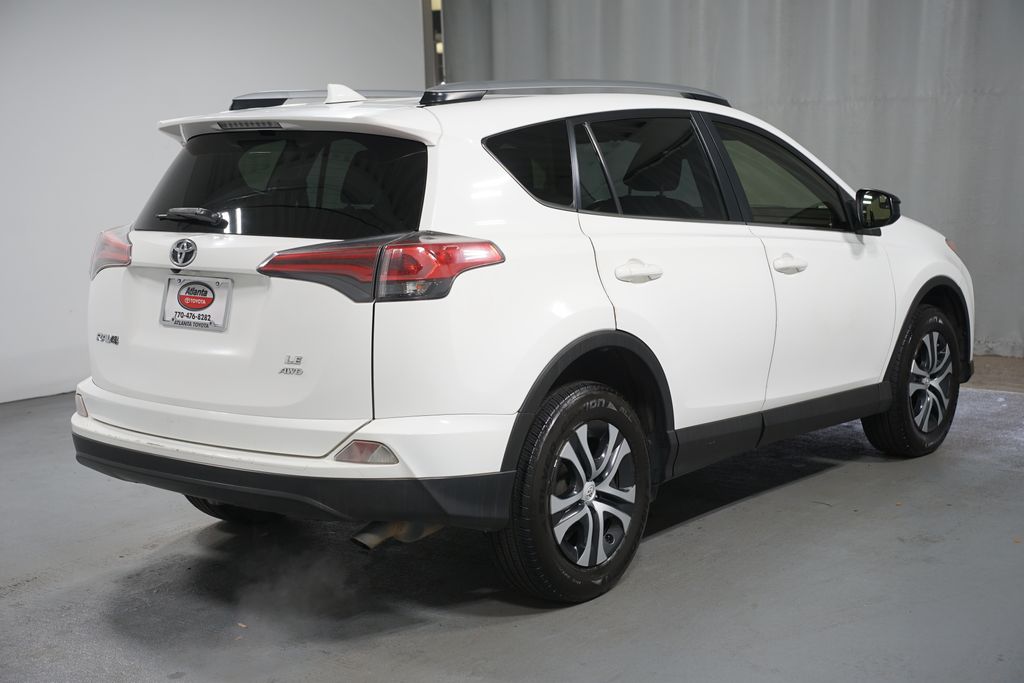 Thumbnail: 2017 Toyota RAV4 - 8