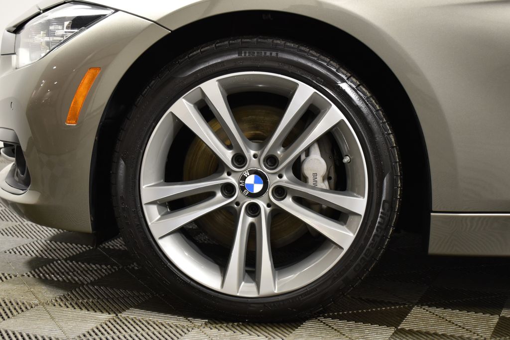 Thumbnail: 2016 BMW 3 Series - 12