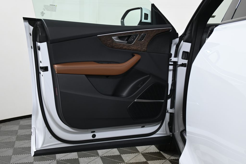 Thumbnail: 2026 Audi Q8 - 23