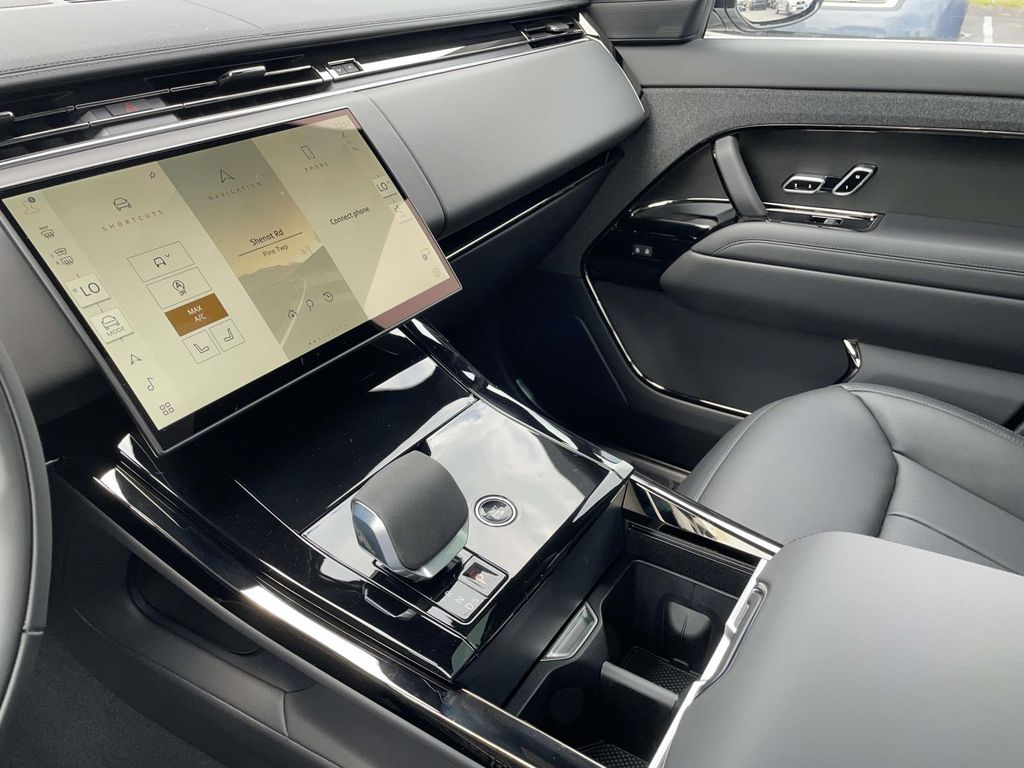 New 2026 White Land Rover Dynamic SE image 31