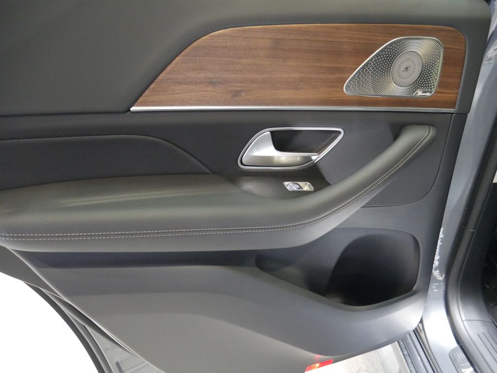 Thumbnail: 2026 Mercedes-Benz GLE - 22