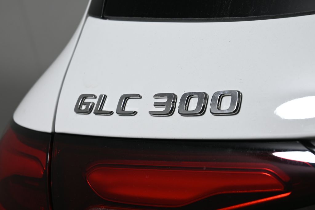 2025 Mercedes-Benz GLC 300 32