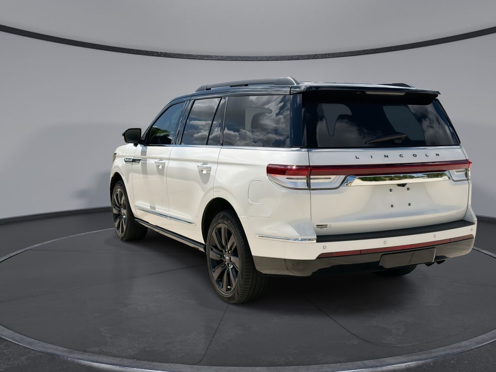 Thumbnail: 2024 Lincoln Navigator - 10