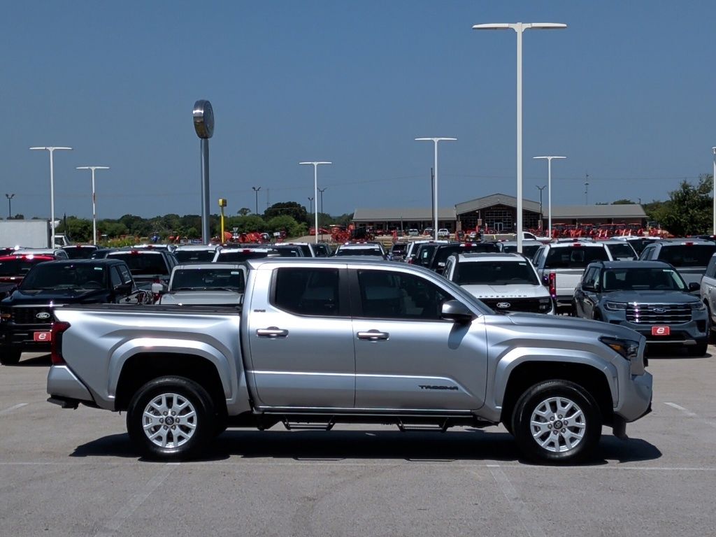 2024 Toyota Tacoma SR5 - 8