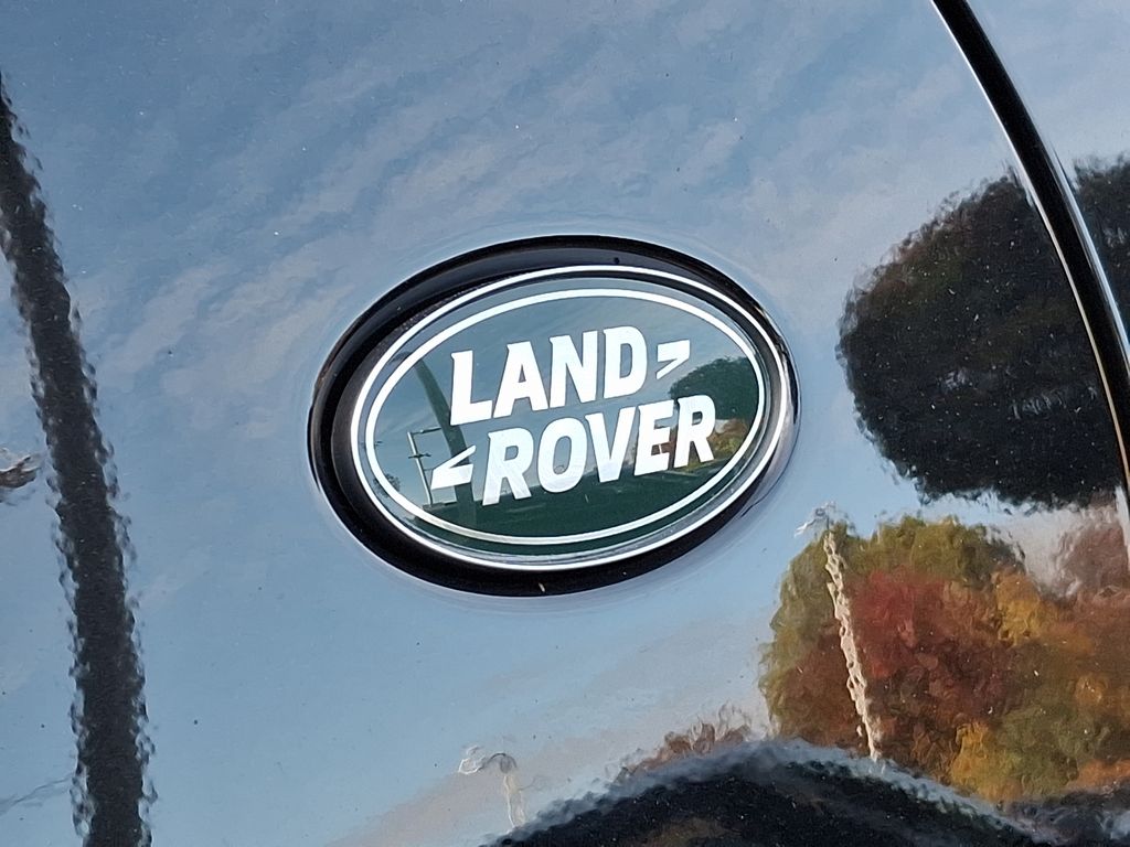 2025 Land Rover Discovery Dynamic SE 21