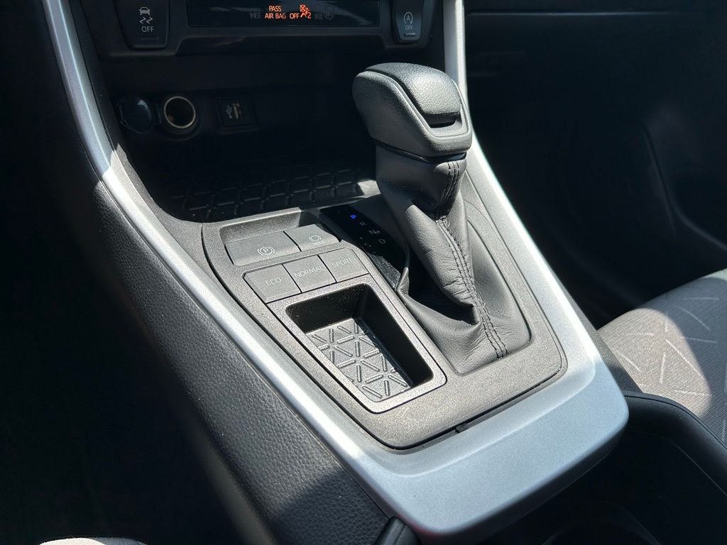 2023 Toyota RAV4 XLE 26